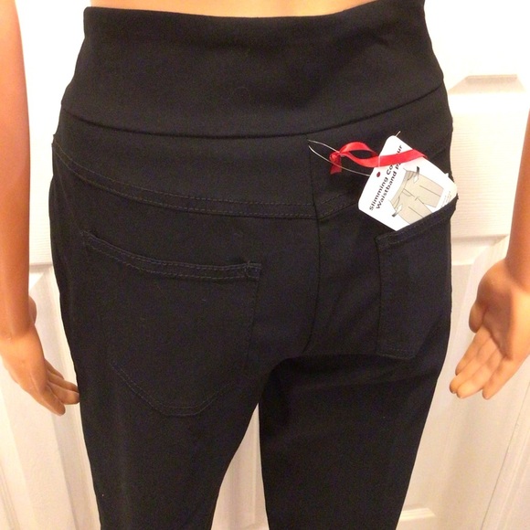Ruby Rd. Women’s Black Stretch Slimming Pull-On Capri Pants Size 6 - Picture 9 of 12